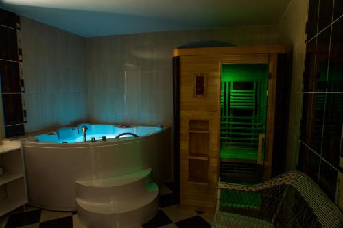 Koupelna v ubytování Casa del Sol Rozalija Luxury Rooms