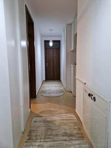 Gambar di galeri bagi C Street Apartment di Prishtinë