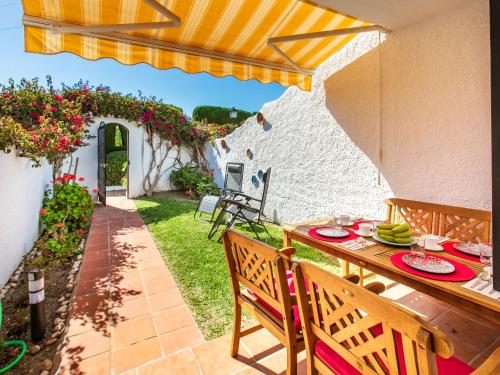 Apartment Los Geraneos de Capistrano by Interhome
