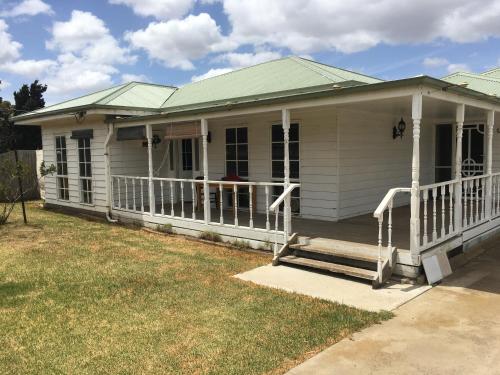 Budova, kde se kemp nachází