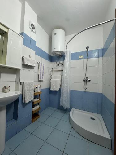 Bilik mandi di Luna Mare Apt