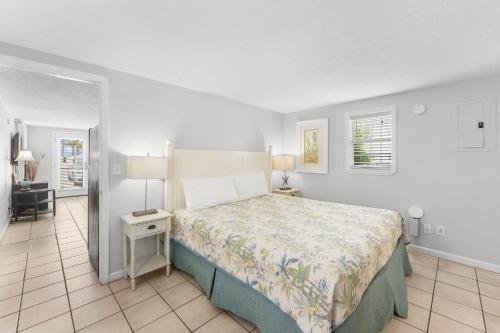 En eller flere senge i et værelse på Island Time Bungalow