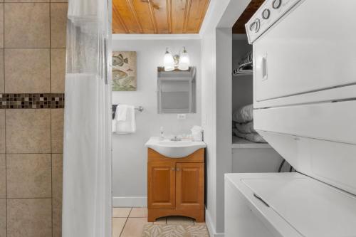 Et badeværelse på Island Time Bungalow