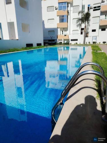 Appartement de 3 chambres avec piscine et climatiseur sur la Plage de Achakarの敷地内または近くにあるプール