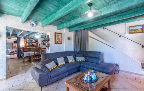 Χώρος καθιστικού στο Gorgeous Home In Moulès With Wifi