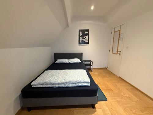 a bedroom with a black bed in a room at The Beautiful White Villa in Kortenberg