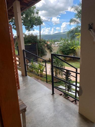 a balcony with a railing and a view of a yard at Sattva Pousada in Pirenópolis