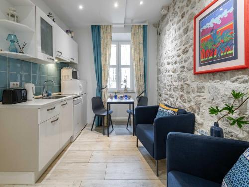 L & L Old Town Apartments - Studio Apartment Lacroma