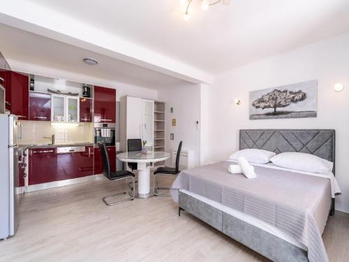 Studio Apartment Feather - Studio Apartment with Terrace