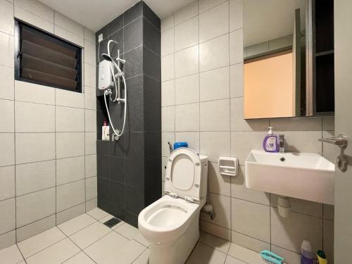 a bathroom with a toilet and a sink at Central Park Damansara Near KPJ, 1Utama, The Curve by The Homez in Petaling Jaya