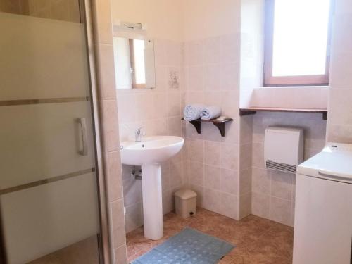 a white bathroom with a sink and a toilet at Maison Périgourdine avec piscine, WiFi, animaux acceptés - FR-1-616-77 in Daglan