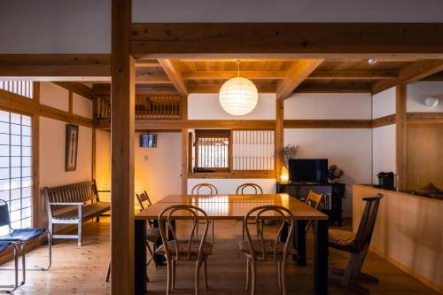 Posezení v ubytování Villa Iizuna highlands - 飯綱高原の山荘 -