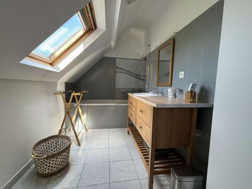 a bathroom with a sink and a bath tub at Appartement cosy pour 4 personnes au cœur de la Forêt-Fouesnant - FR-1-481-179 in La Forêt-Fouesnant