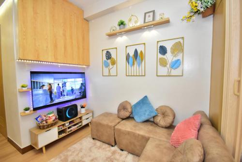 Televisyen dan/atau pusat hiburan di Le Marii Suites - Trees Residence