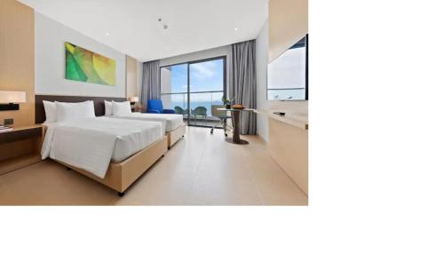 Кровать или кровати в номере Tropical Beach Dream of Resort Cam Ranh
