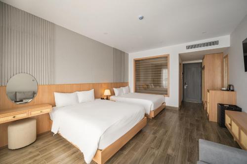 Postel nebo postele na pokoji v ubytování Quy Nhon Sea Resort