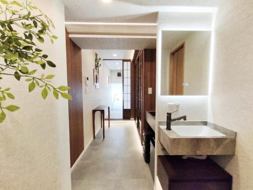 D6 Shinjuku JR St 8 mins 2 bedrooms and 1 living room Max 5P Direct to Shinjuku Ueno Ginza Shibuya Ikebukuro Yoyogi Shinagawa 新宿区 高田马场车站8分钟 两室一厅 最大5人