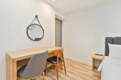 Ruang duduk di Sloth Hotel Busan Seomyeon