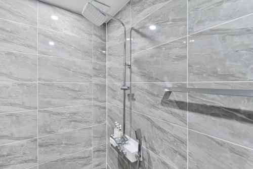 Bilik mandi di Sloth Hotel Busan Seomyeon