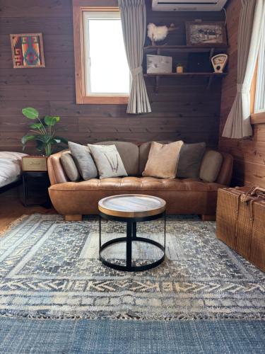 Ruang duduk di Best Day Ever Furano Lodges