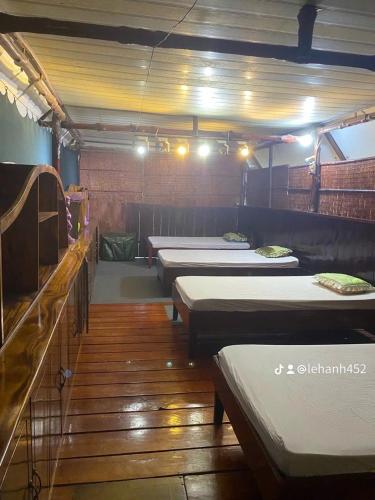 a row of mattresses are lined up in a room at Ba Hung homestay in Ấp Hòa Phú (2)