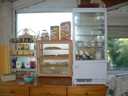 a refrigerator with its door open in a kitchen at Chambres d'Hôtes Chez Cécile in Lagnes