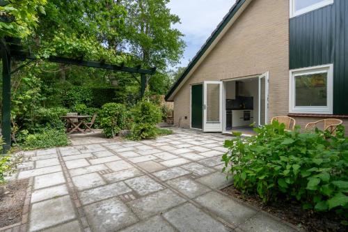 Κήπος έξω από το Hello Zeeland - Holidayhome Beukenlaan 4