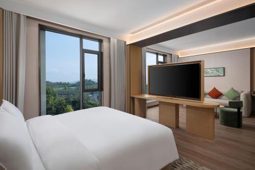 TV a/nebo společenská místnost v ubytování Hilton Garden Inn Zhangjiajie Tianmen Mountain