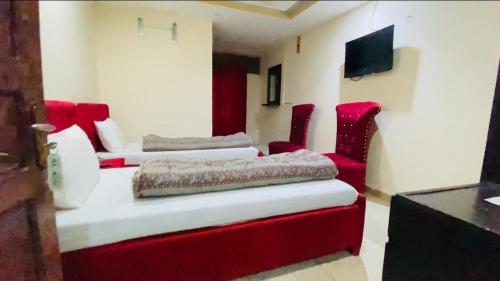 Postel nebo postele na pokoji v ubytování Alaziz Hotel