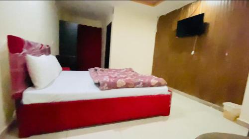 Postel nebo postele na pokoji v ubytování Alaziz Hotel
