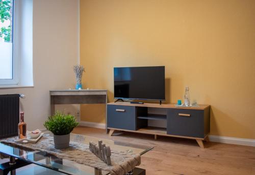 TV a/nebo společenská místnost v ubytování PS120 EGR Business & City Stay WLAN, Gartenblick, Nähe Aachen, ideal für Businessaufenthalt & Städtetrip