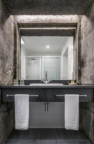 a bathroom with a sink and a mirror at Casa do Campo de São Francisco in Ponta Delgada
