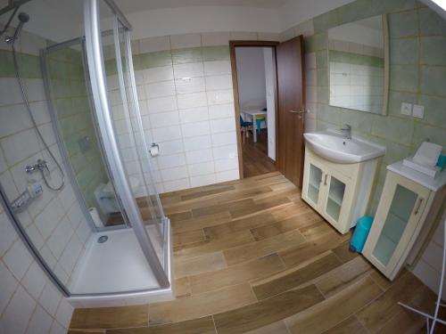 Ένα μπάνιο στο Apartmány ROSE Lednice