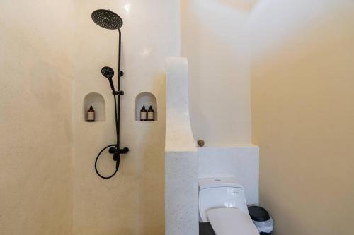 Koupelna v ubytování Casa Mimosa - 2BR Mediterranean Villa-Getaway Near Beach&Cafés