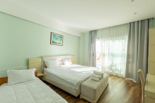 Postel nebo postele na pokoji v ubytování Ventus Harbor Hotel
