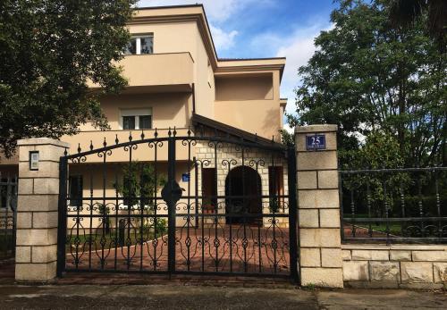 a house with a gate in front of it at Pansion Bencun in Međugorje