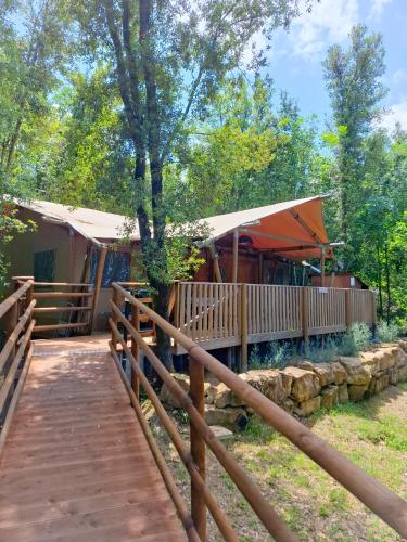 Příroda nedaleko luxury tent