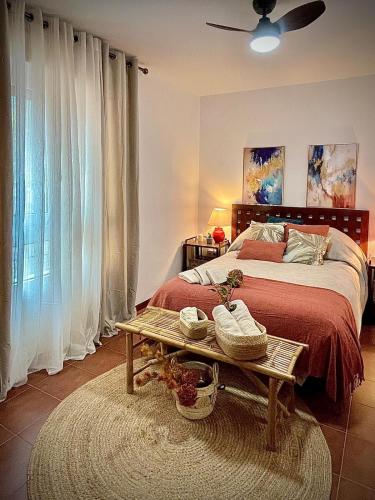 a bedroom with a bed and a coffee table with a table at Lunamar in San José