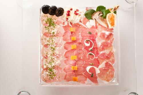 a plastic container filled with different types of meats and vegetables at Zum Dorfschmied in Klein Sankt Paul