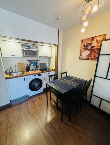 Simpático piso con 2 piscinas y vistas al mar
