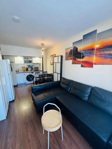 Simpático piso con 2 piscinas y vistas al mar