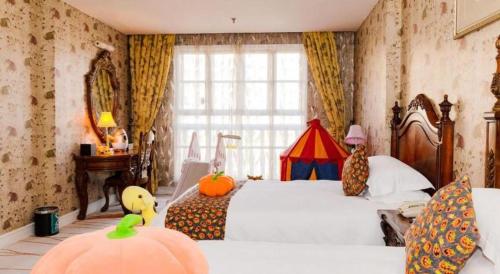 a bedroom with two beds and a toy tent at Hangzhou The First World Hotel in Hangzhou