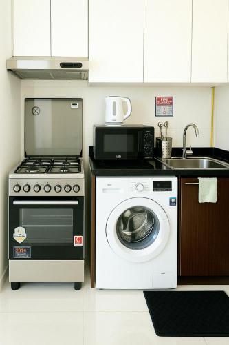Una cocina o cocineta en Dezire Delight
