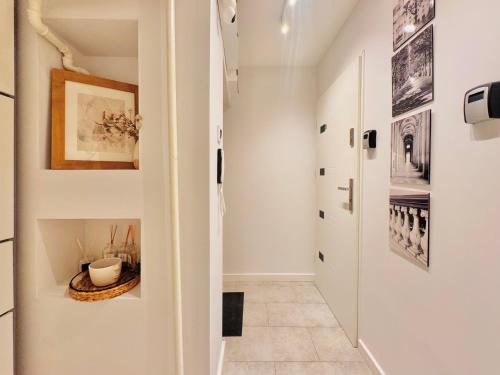 a hallway with a door leading into a room at Tandem in Old Town - 24h self Check-In in Wrocław