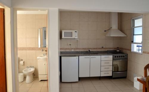 Virtuvė arba virtuvėlė apgyvendinimo įstaigoje Mediterraneo Apart Hotel