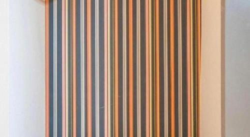 a wall with a colorful striped wall paper at City Comfort Premier Hotel Xiaogan Anlu Railway Station Dongda Times Square in Xiaogan