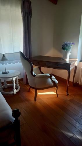 a room with a piano and a chair and a table at Ca' du Re in Chiavari