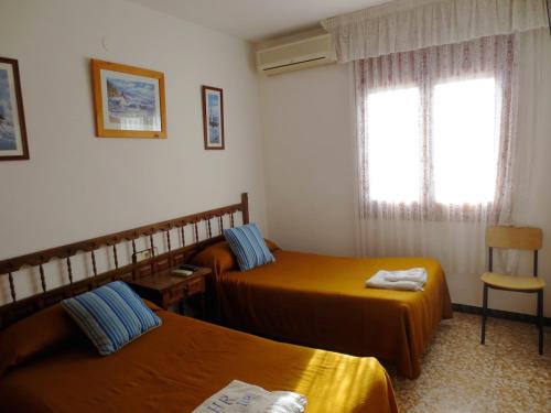 Postel nebo postele na pokoji v ubytování Hostal Roca