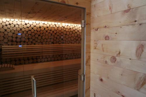 A bathroom at Familienhotel Gasthof Hinteregger