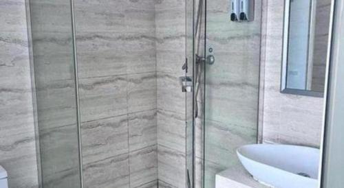 a bathroom with a shower and a toilet and a sink at 7 Days Inn Foshan University Creative Industry Park in Foshan